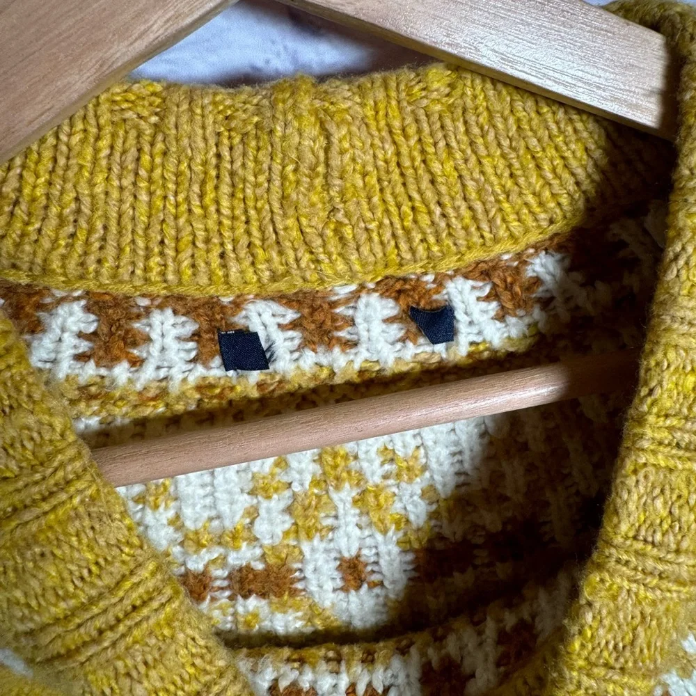 American Eagle Fair Isle Mustard Yellow Pullover Sweater Womens size small‎